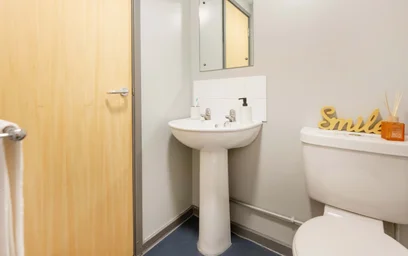 Quarto privado em residência em 1 Lineker Rd, Leicester LE2 7FZ, United Kingdom, imagem 4 de 26