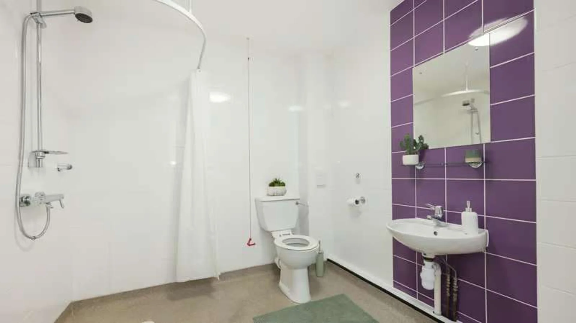 Functional student room perfect for studying in 