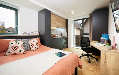 Studio in residence at 11 Park Pl, Cathays, Cardiff CF10 3FH, United Kingdom, image 1 of 41