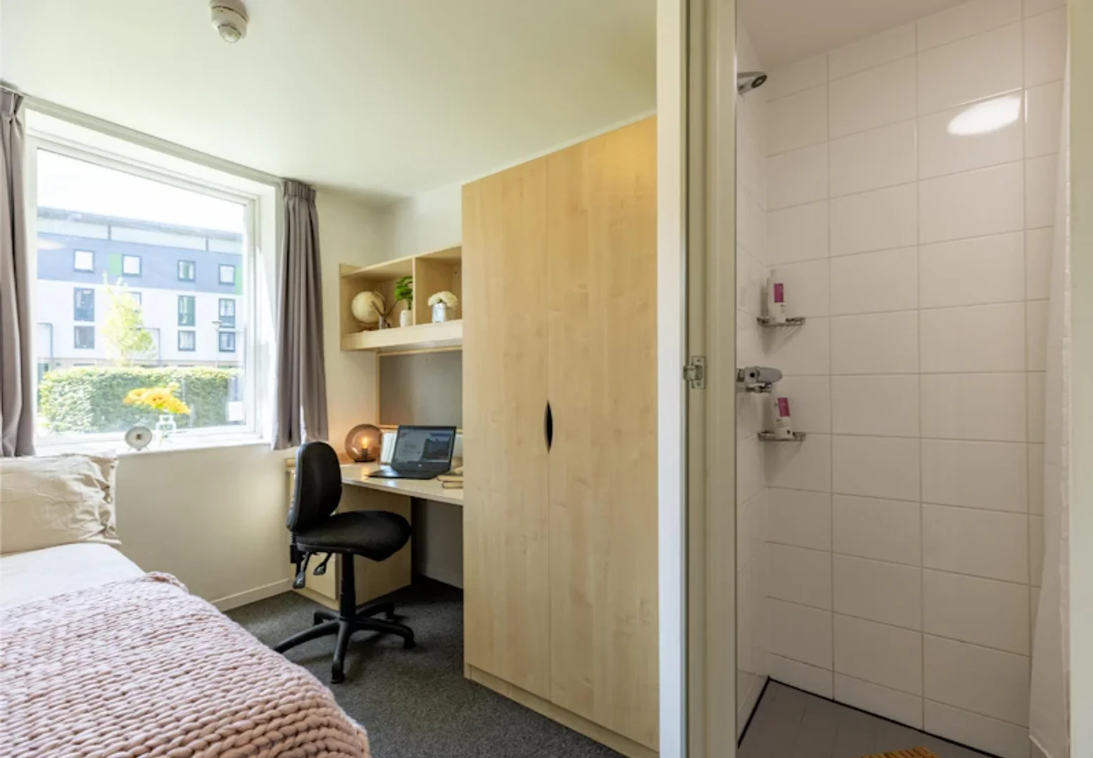 Economical student room with convenient location in 