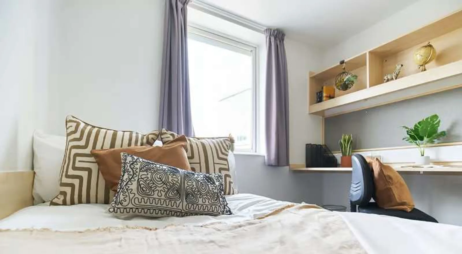 Student-friendly room in  with modern amenities