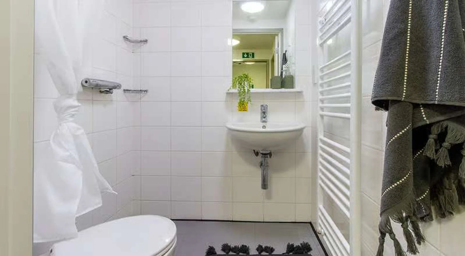 Budget-friendly student room close to campus in 