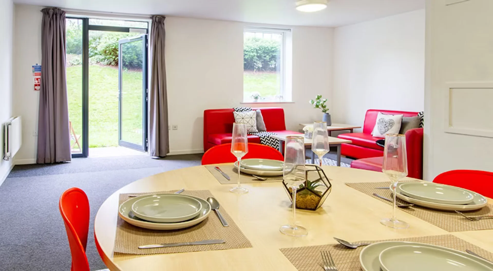 Bright and airy student room with easy university access in 