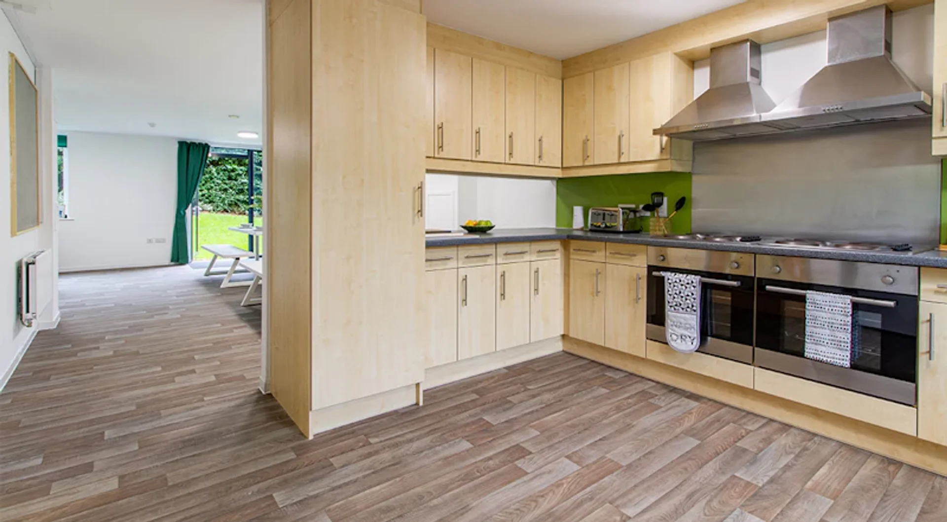 Room for rent in student apartment in , fully furnished