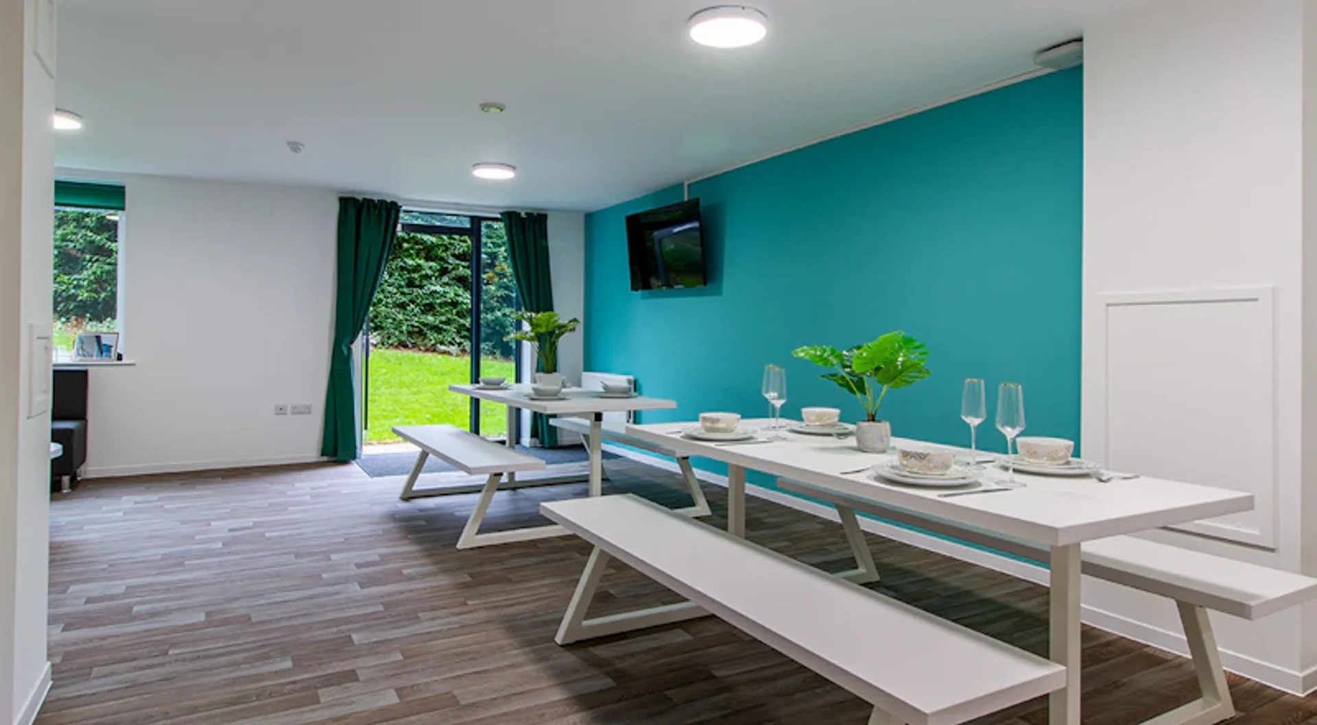 Affordable room for students with ample lighting in 