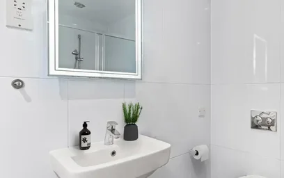 Appartamento intero in residence in 1-2 Education Square, London E1 1DF, United Kingdom, immagine 6 di 27