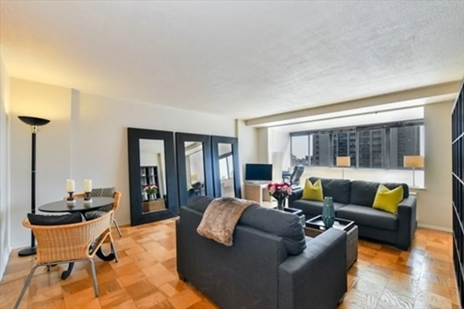 Apartamento estúdio chique perto do campus em 