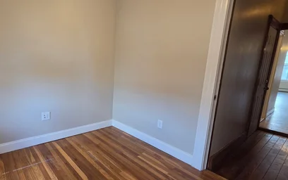 Apartamento moderno e brilhante em {area}