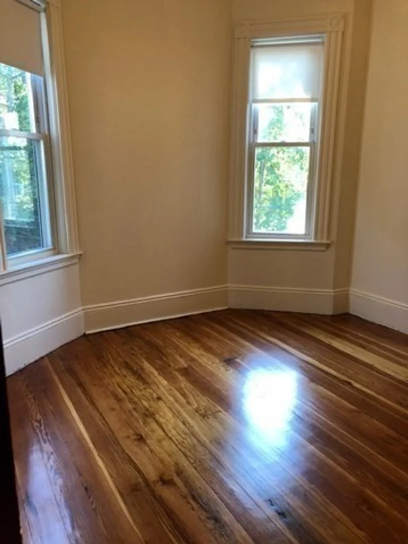73, Iroquois St., Unit 2, Mission Hill, Boston, MA, 02120