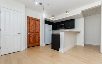 Apartamento inteiro em residência em 45-55, West Broadway, Unit 208, South Boston, Boston, MA, 02127, imagem 1 de 17