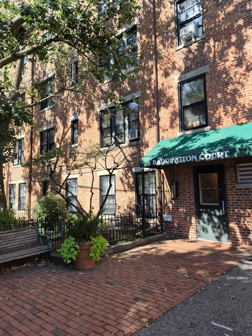 988, Memorial Dr., Unit 82, Harvard Square, Cambridge, MA, 02138