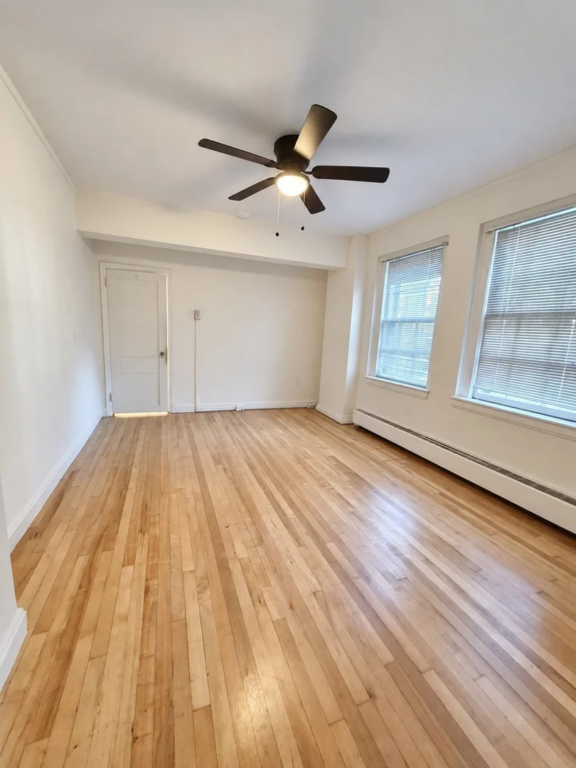 988, Memorial Dr., Unit 82, Harvard Square, Cambridge, MA, 02138
