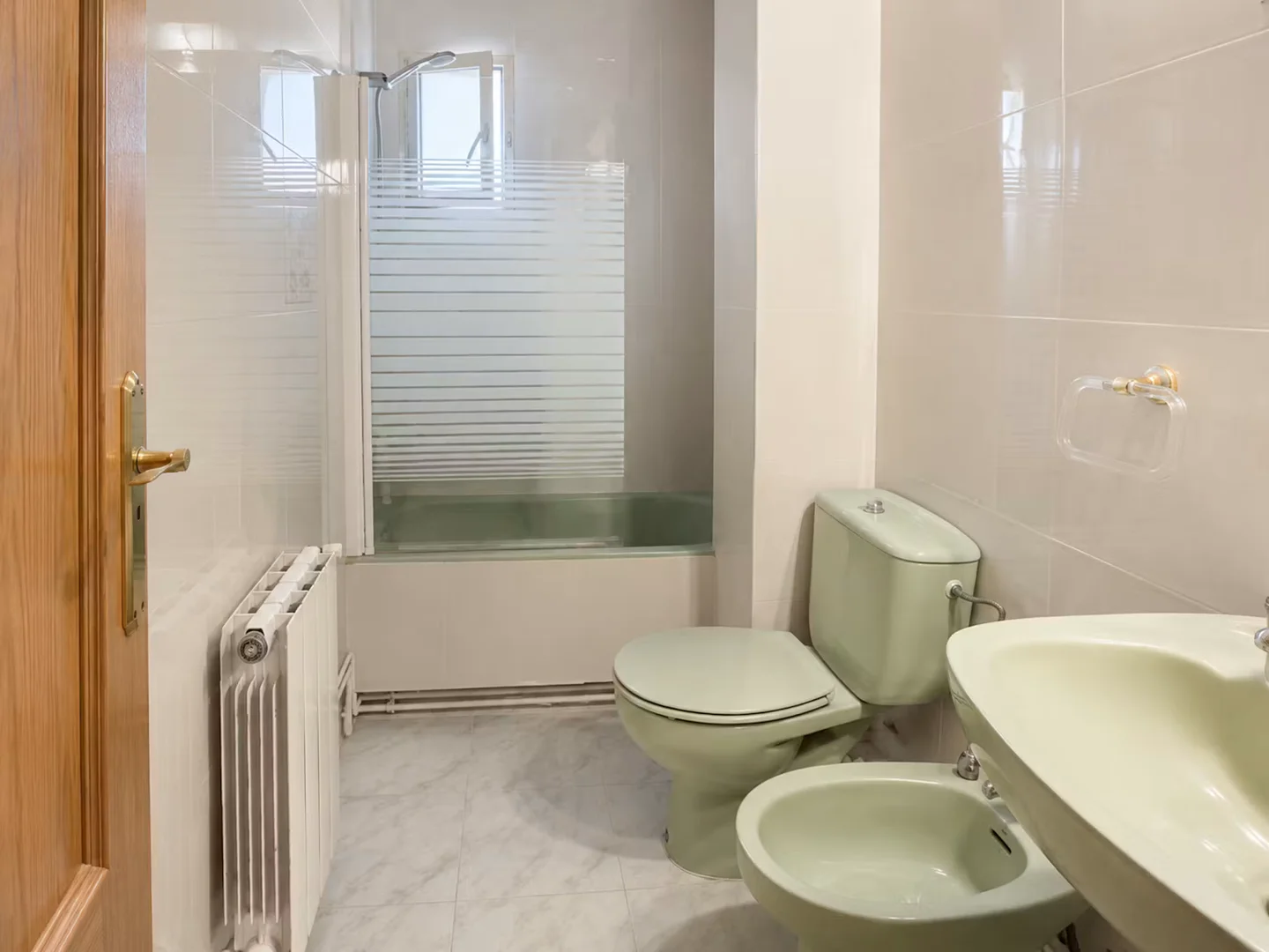 Habitación para estudiantes en  con área de estudio y facilidades compartidas