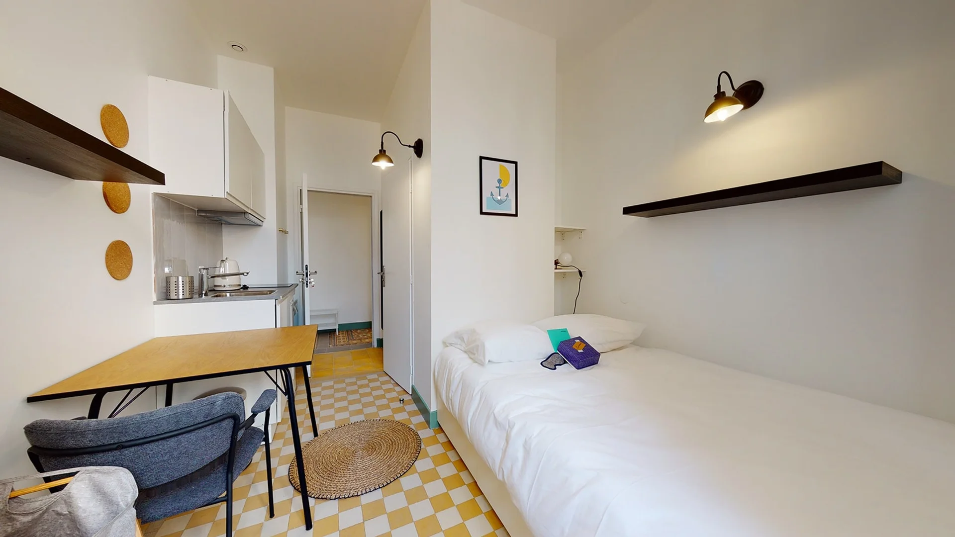 Habitación estudiantil funcional perfecta para estudiar en