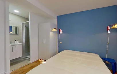 Room for rent with double bed {area}