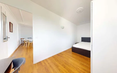 Özel oda konumu 25 Rue des Linandes Vertes, 95000 Cergy, France, 2 23 görüntüsü