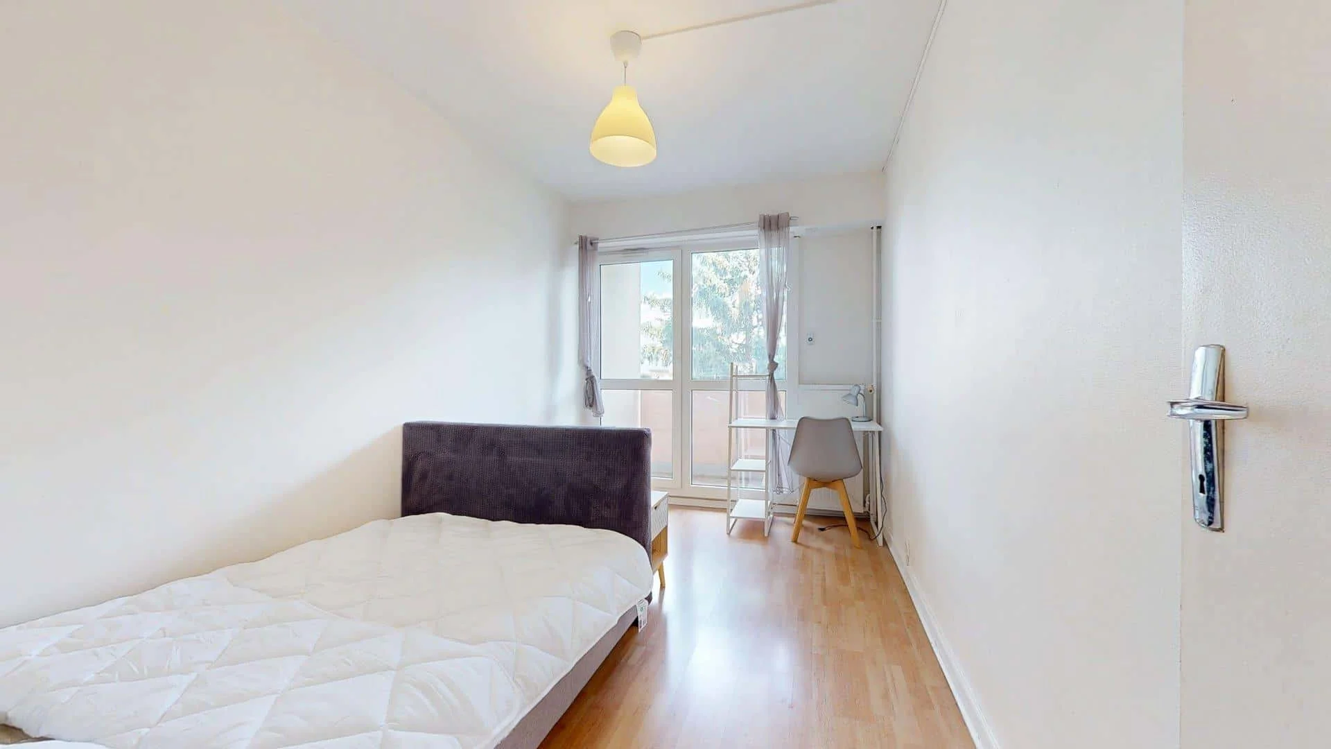 Quarto amigo do estudante em com comodidades modernas