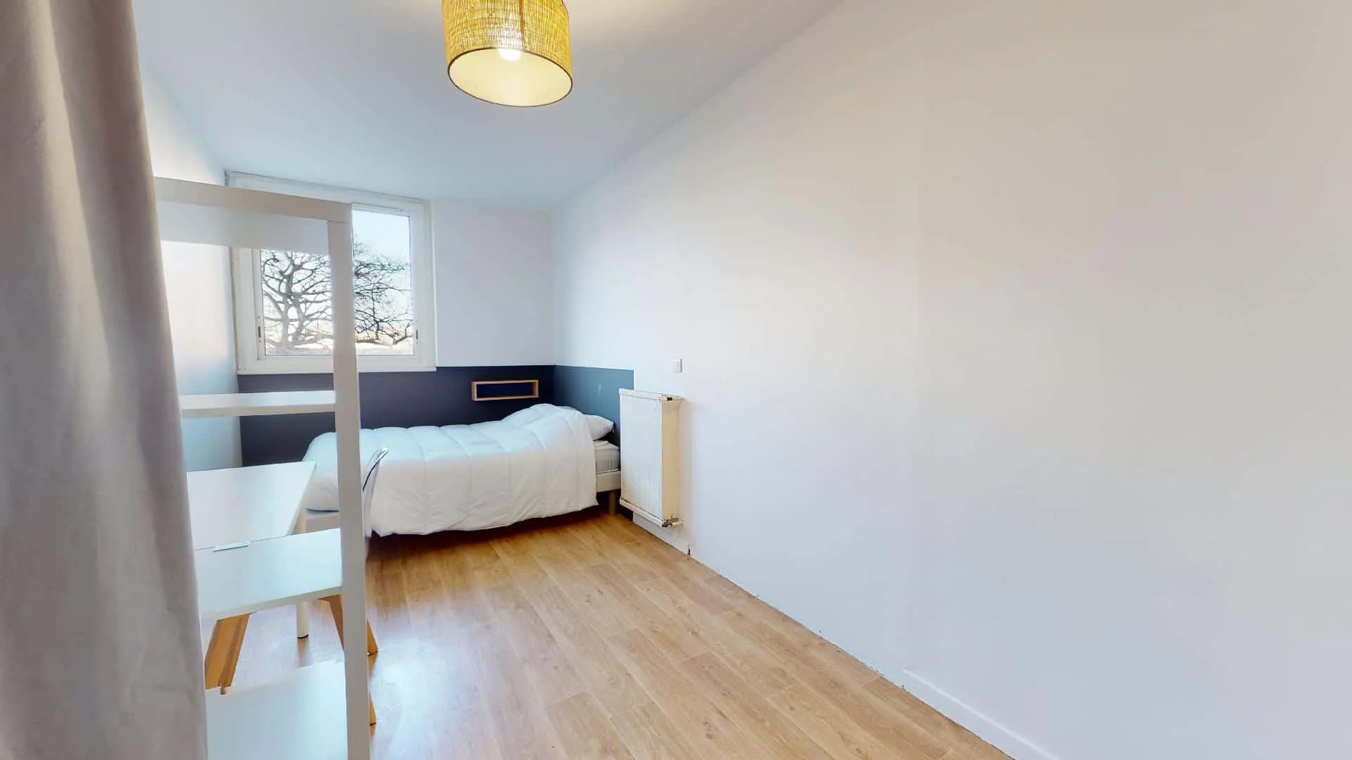 Bezahlbares Zimmer für Studenten mit ausreichender Beleuchtung in