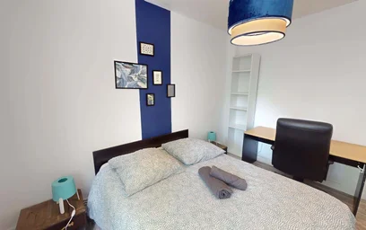 Całe miejsce 2 Rue de la Tour, 29200 Brest, France, obraz 16 17