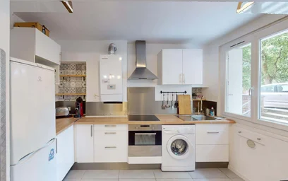 Całe miejsce 2 Rue de la Tour, 29200 Brest, France, obraz 3 17
