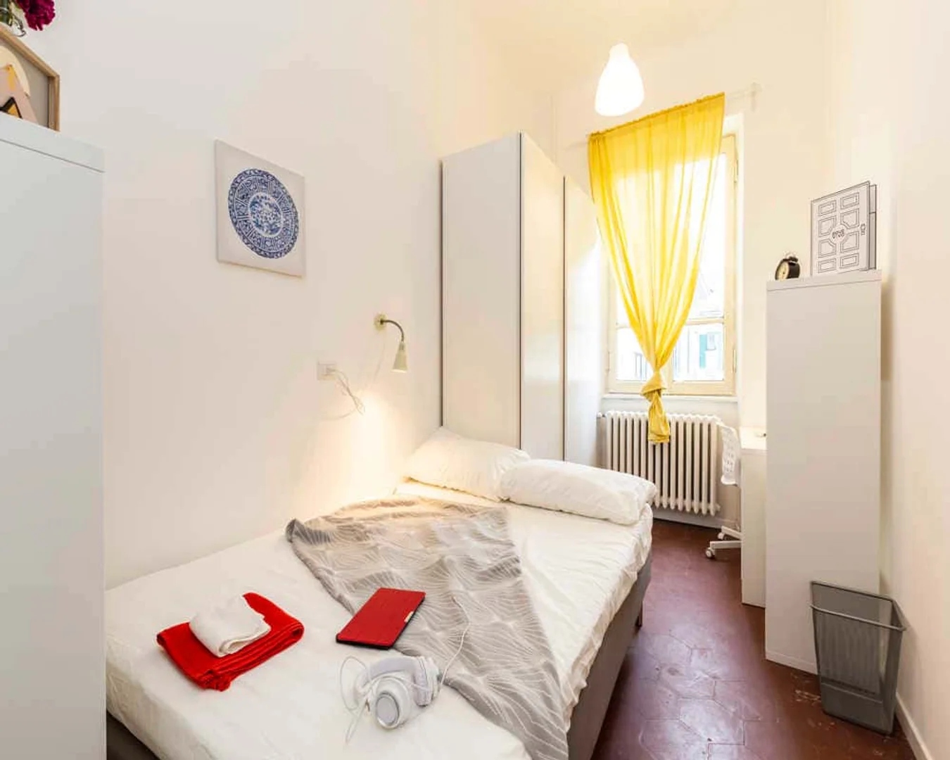 Bezahlbares Zimmer für Studenten mit ausreichender Beleuchtung in