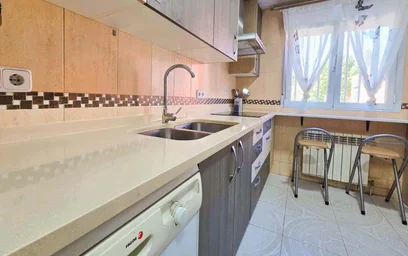 Private room at C. de Esteban Carros, 41, 1ob, Puente de Vallecas, 28053 Madrid, Spagna, image 7 of 15