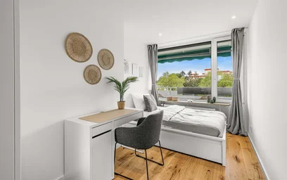 Room for rent with double bed {area}