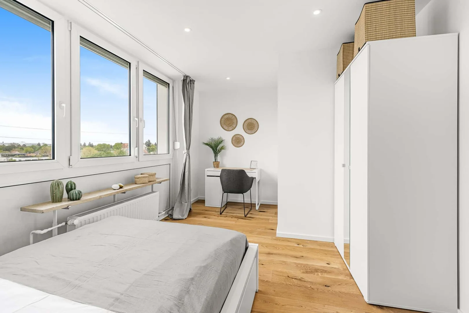 Comfortable and spacious student room in 