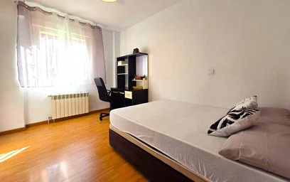 Private room at C. de Esteban Carros, 41, 1ob, Puente de Vallecas, 28053 Madrid, Spagna, image 1 of 15