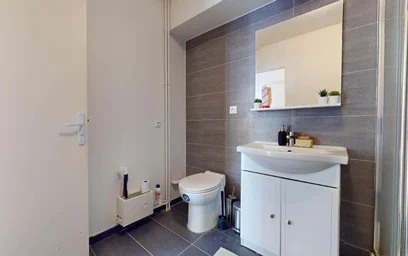 Özel oda konumu 7 Rue des Châteaux Bruloirs, 95000 Cergy, France, 11 20 görüntüsü
