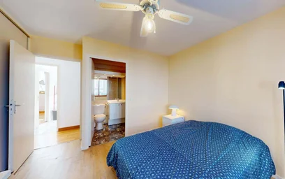Renting rooms by the month in {area}