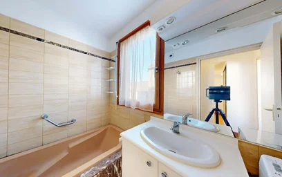 Private room at 41 Rue Henri Faisans, 64000 Pau, France, image 16 of 18