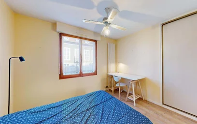 Private room at 41 Rue Henri Faisans, 64000 Pau, France, image 4 of 18
