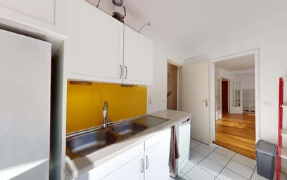 Private room at 41 Rue Henri Faisans, 64000 Pau, France, image 8 of 18