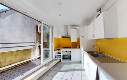Private room at 41 Rue Henri Faisans, 64000 Pau, France, image 10 of 18