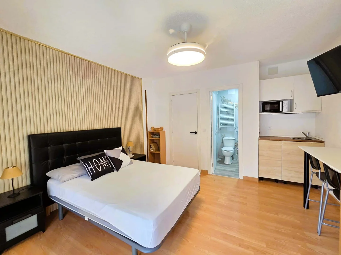 Cozy room for students available in