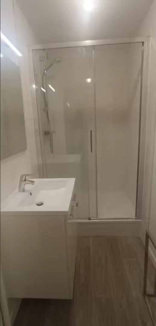 Student-friendly room in  with modern amenities