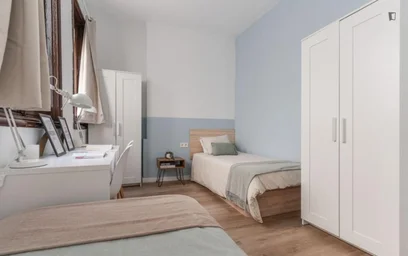 Shared room at Calle de Preciados, image 2 of 40