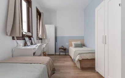 Shared room at Calle de Preciados, image 15 of 40
