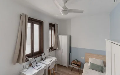 Shared room at Calle de Preciados, image 17 of 40