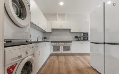 Shared room at Calle de Preciados, image 21 of 40
