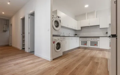 Shared room at Calle de Preciados, image 26 of 40