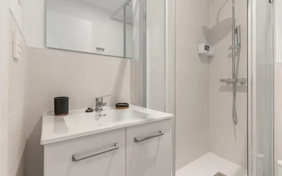 Shared room at Calle de Preciados, image 28 of 40
