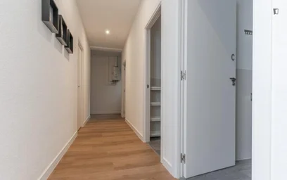 Shared room at Calle de Preciados, image 35 of 40