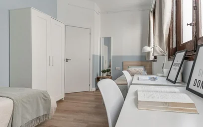 Shared room at Calle de Preciados, image 7 of 40