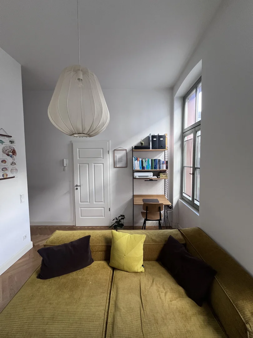 Funktionelles Studentenzimmer perfekt zum Studieren in