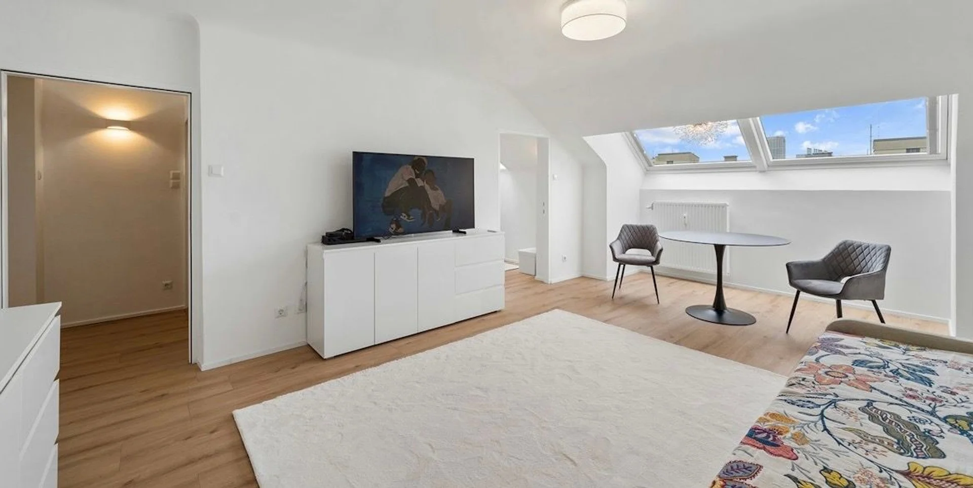 Comfortable and spacious student room in