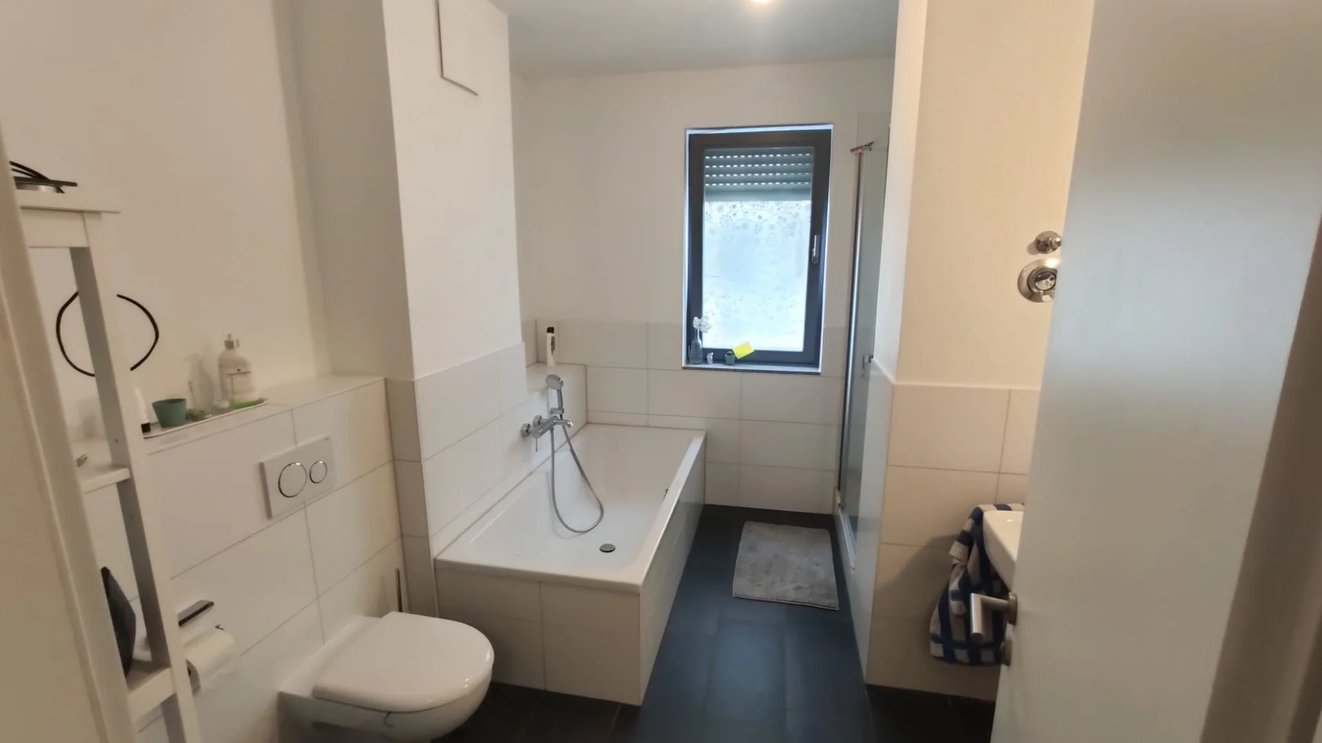 Affordable room for students with ample lighting in 