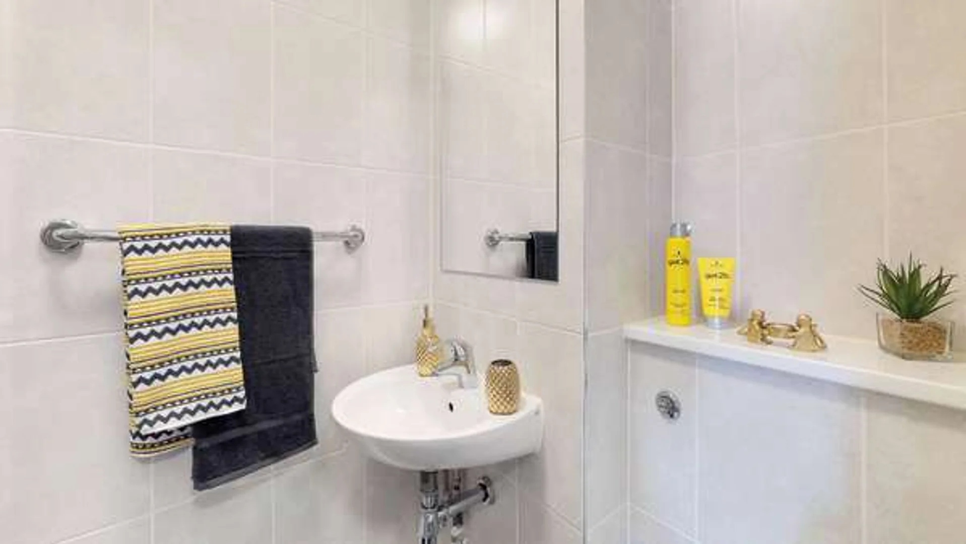 Convenient studio apartment for student living in 