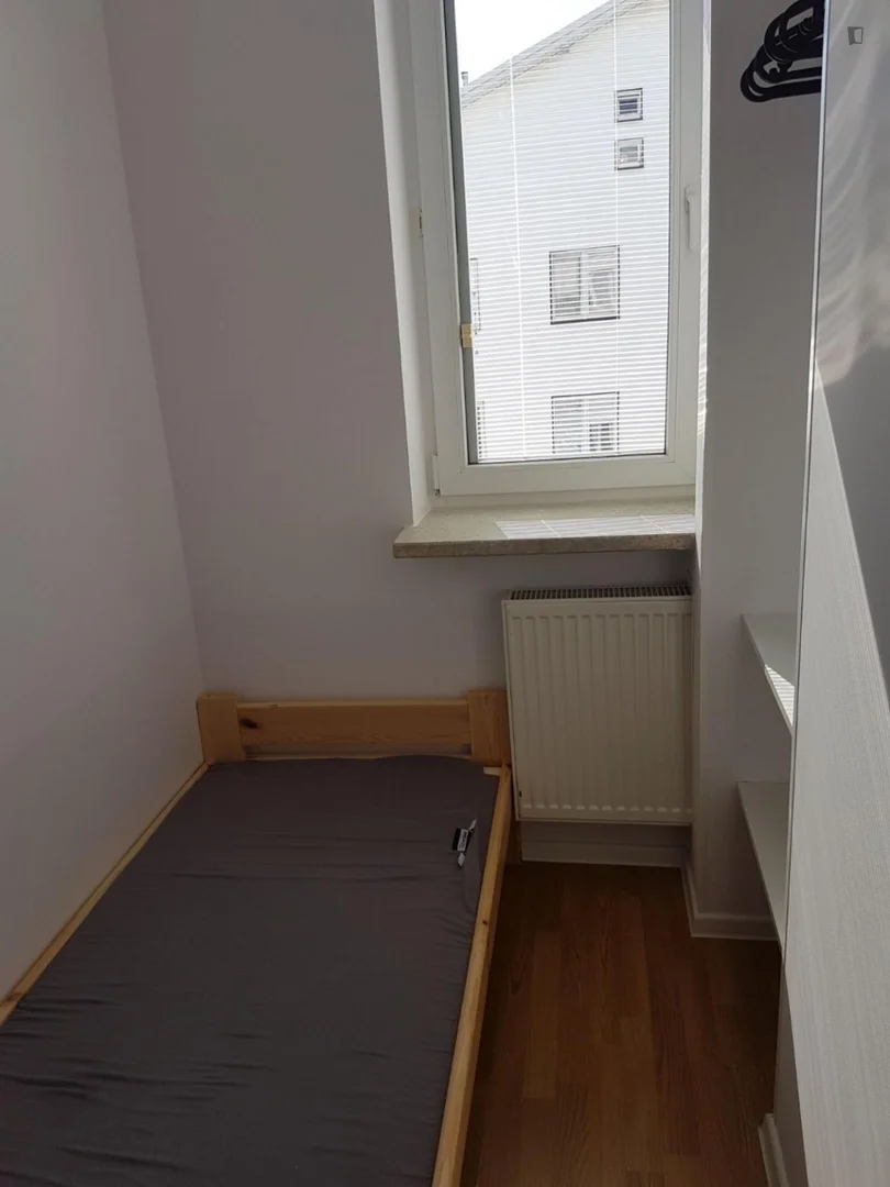 Helles und luftiges Studentenzimmer mit einfachem Zugang zur Universität in 
